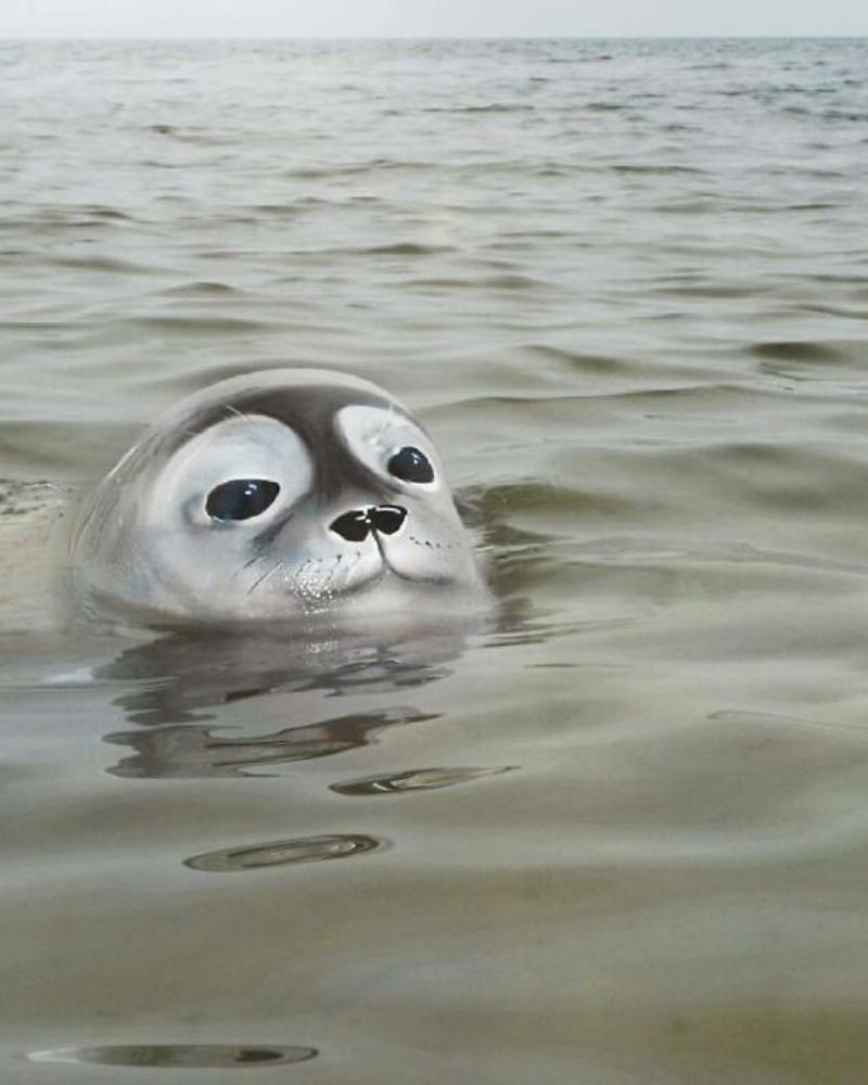 This piece of body art certainly gets the seal of approval